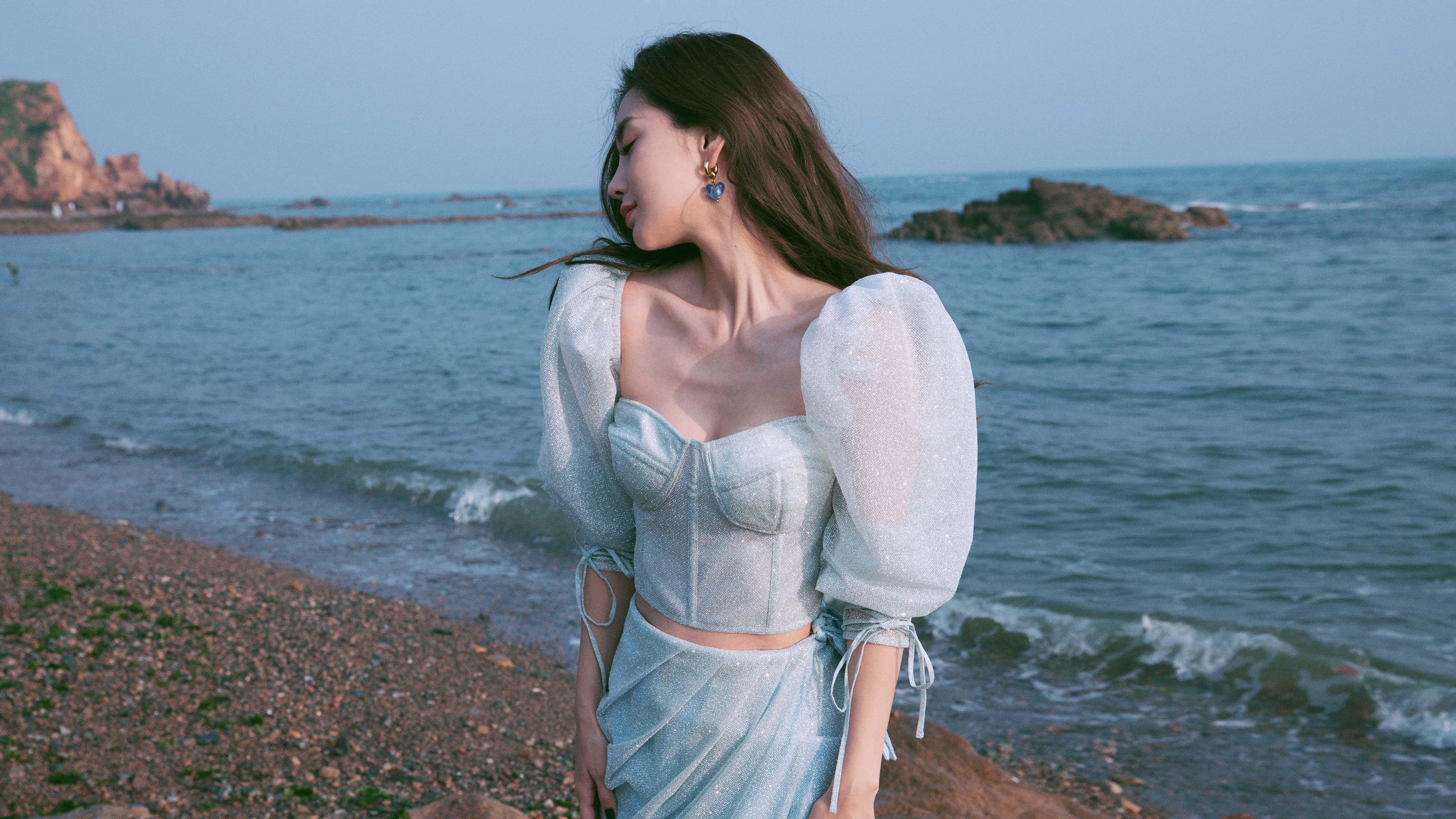女足比赛冠军捧杯，精彩瞬间永存，女足踢比赛